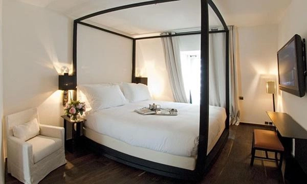 Giải mã khung cửa sổ bí ẩn nơi ngọc trinh tạo dáng từng khiến hội con nhà giàu phát sốt - 10