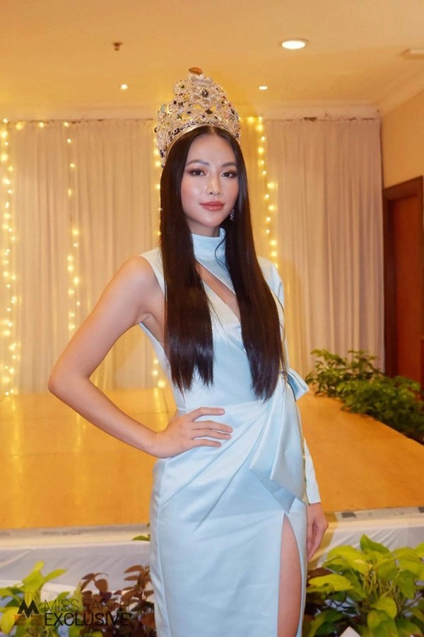 Hoa hậu phương khánh diện váy hở ngực xẻ đùi chấm thi miss earth malaysia 2019 - 2