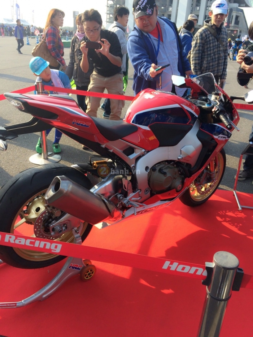 Honda cbr1000rr fireblade 2017 sẽ được bán với giá từ 17000 usd - 4