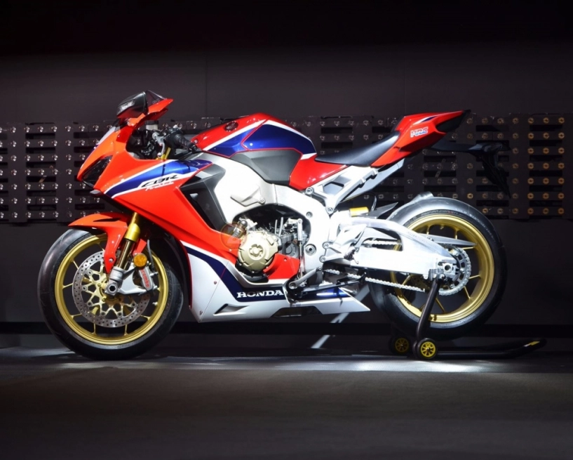 Honda cbr1000rr fireblade 2017 sẽ được bán với giá từ 17000 usd - 5