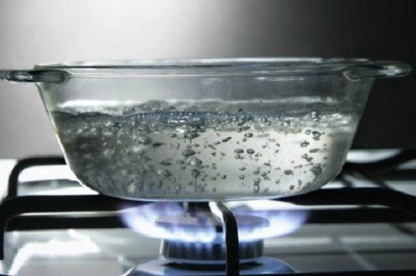 Mang cốc muối đổ vào bồn cầu 5 phút sau chồng gọi vợ vào xem điều đặc biệt - 2