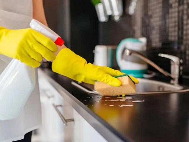 Mang cốc muối đổ vào bồn cầu 5 phút sau chồng gọi vợ vào xem điều đặc biệt - 5
