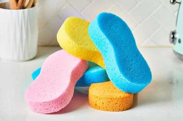 Mẹ chồng quên miếng rửa bát trong tủ lạnh con dâu tá hỏa phát hiện điểm lạ sau 1 đêm - 1