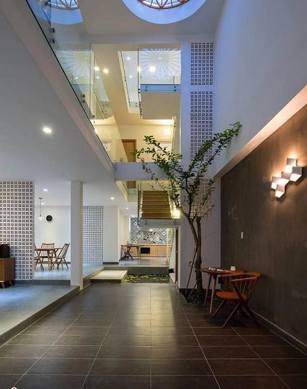 Mê mẩn nhà phố 2 tầng có giếng trời đẹp hút mắt - 7