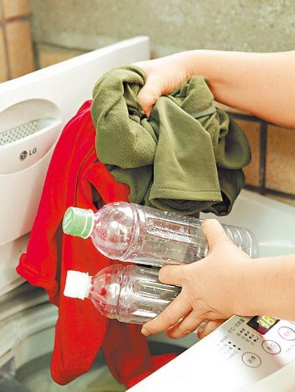 Nhân viên khách sạn tiết lộ 7 mẹo giúp quần áo giặt máy luôn sạch thơm khó cưỡng - 3