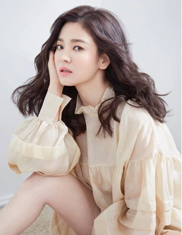 Song hye kyo bất ngờ lên sóng với mái tóc tém ngắn cũn fans dụi mắt mãi mới nhận ra - 1