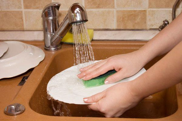 Sử dụng nước rửa bát theo cách này chuyên gia kinh hãi thốt lên sai lầm - 1