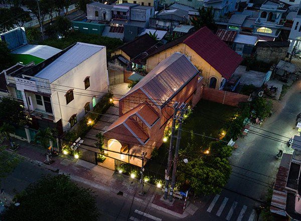 Vợ chồng trẻ ở trà vinh xây nhà phố như tổ chim độc đáo - 2