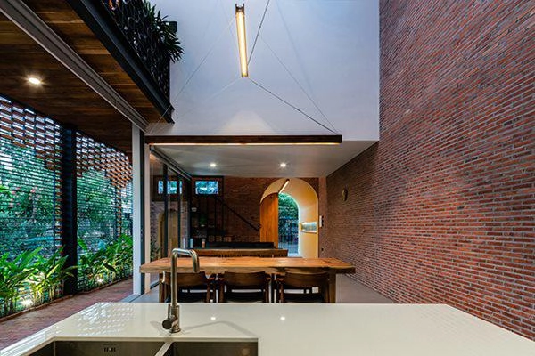 Vợ chồng trẻ ở trà vinh xây nhà phố như tổ chim độc đáo - 3