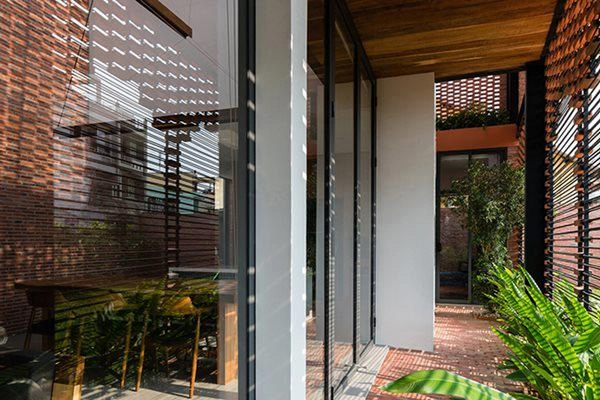 Vợ chồng trẻ ở trà vinh xây nhà phố như tổ chim độc đáo - 6