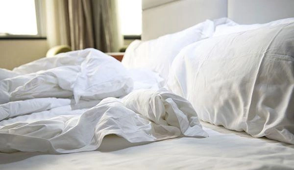 Vội vã gấp chăn ngay khi ngủ dậy sai lầm đáng sợ sẽ khiến bạn hối hận cả đời - 1