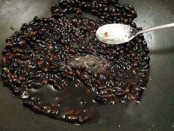 2 cách nấu chè đỗ đen ngon nhanh nhừ giúp thanh nhiệt mùa hè - 3