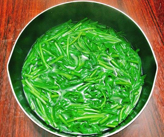 3 bước làm nộm rau muống giòn ngon khó cưỡng - 1