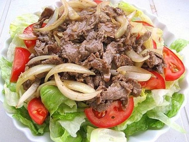 Bò xào hành tây ngon ngất ngây nhờ bỏ thêm loại gia vị bán đầy siêu thịt này - 7