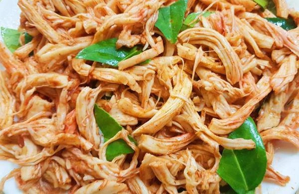 4 cách làm khô gà lá chanh giòn dai và mềm dẻo - 3