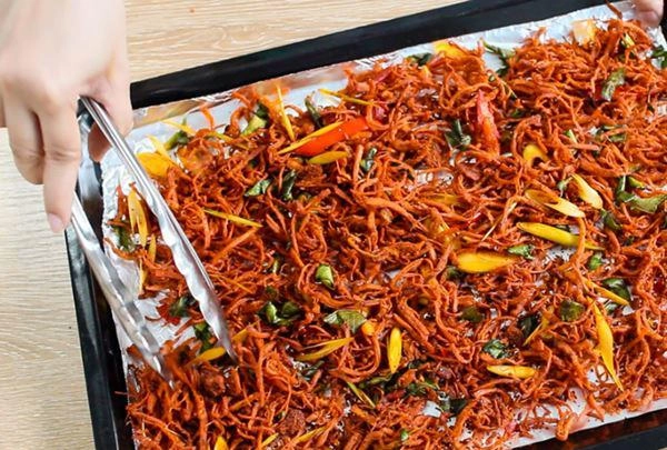 4 cách làm khô gà lá chanh giòn dai và mềm dẻo - 5