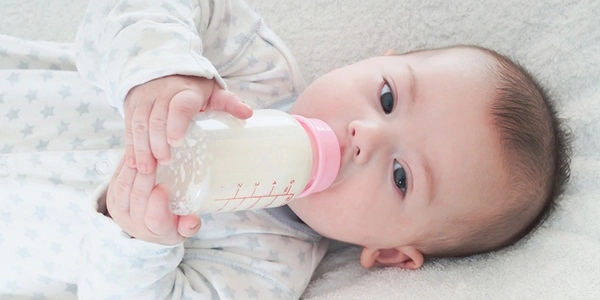 5 sai lầm thường gặp khi sử dụng bình sữa - 1