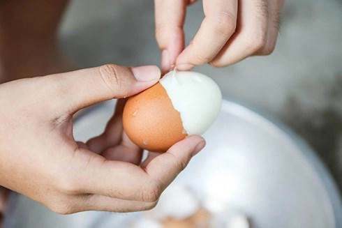 8 thực phẩm gây nguy hiểm ngộ độc nếu quay trong lò vi sóng không phải ai cũng biết - 1