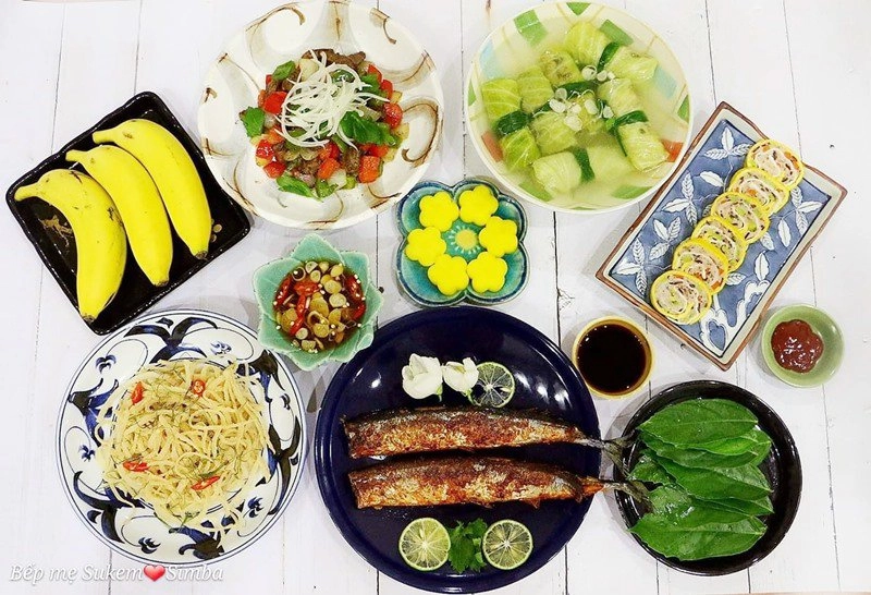 8x chia sẻ những mâm cơm 4 người 6 món hôm nào cũng linh đình như nhà có tiệc - 13