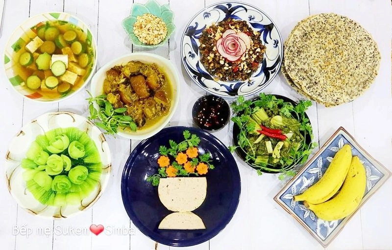 8x chia sẻ những mâm cơm 4 người 6 món hôm nào cũng linh đình như nhà có tiệc - 18