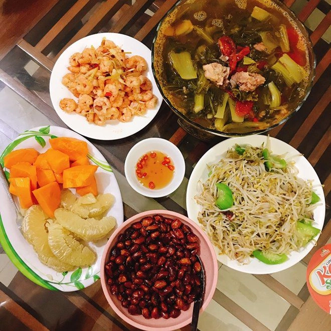9x xinh đẹp ngày nấu 3 bữa ăn đủ món dân tình vừa khen vừa phát hiện điều thú vị - 7