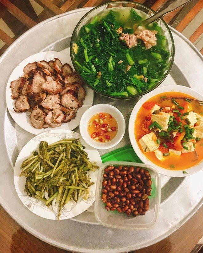 9x xinh đẹp ngày nấu 3 bữa ăn đủ món dân tình vừa khen vừa phát hiện điều thú vị - 13
