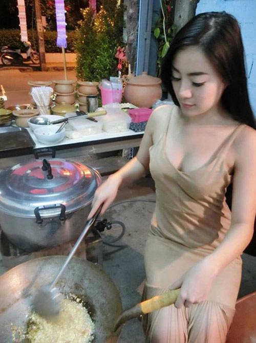 Bán hàng ăn phơi vòng 1 căng đầy thế này bảo sao nam giới chỉ thích thay vợ đi chợ - 6