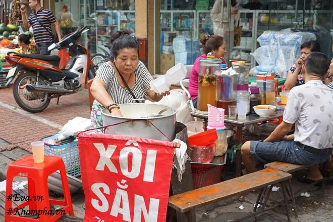 Bán xôi sắn độn hiếm gặp mẹ hà nội nườm nượp khách 4 tiếng hết veo 30kg - 1