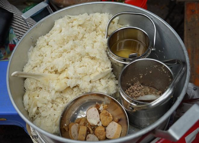 Bán xôi sắn độn hiếm gặp mẹ hà nội nườm nượp khách 4 tiếng hết veo 30kg - 7