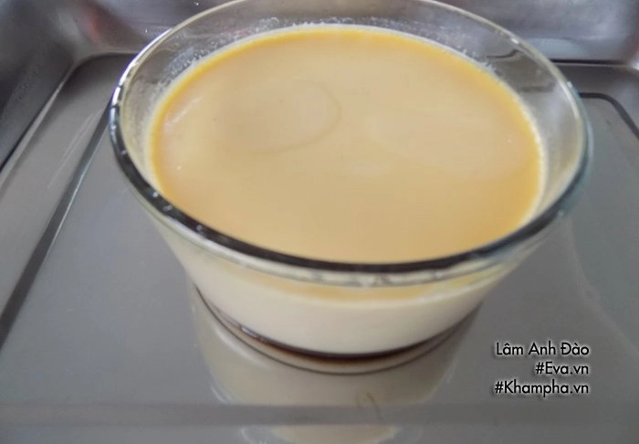 Bánh flan mềm thơm mịn mượt mát lạnh khiến ăn hết rồi cả nhà lại đòi làm nữa - 6