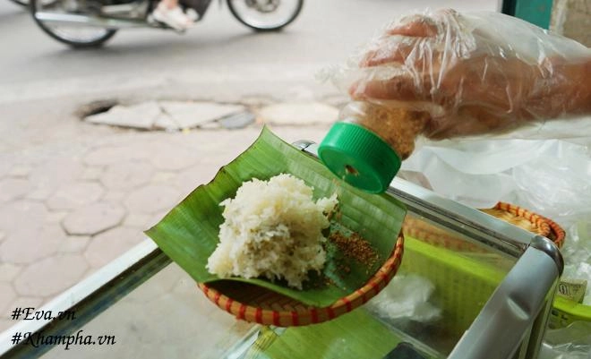 Bánh khúc nổi tiếng hn chỉ 13 nghìnchiếc ăn từ sáng no tới trưa mỗi ngày bán hàng nghìn chiếc - 5