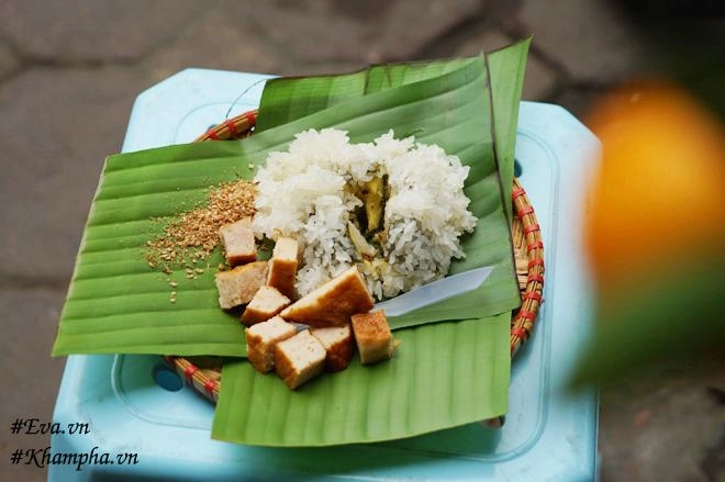 Bánh khúc nổi tiếng hn chỉ 13 nghìnchiếc ăn từ sáng no tới trưa mỗi ngày bán hàng nghìn chiếc - 6