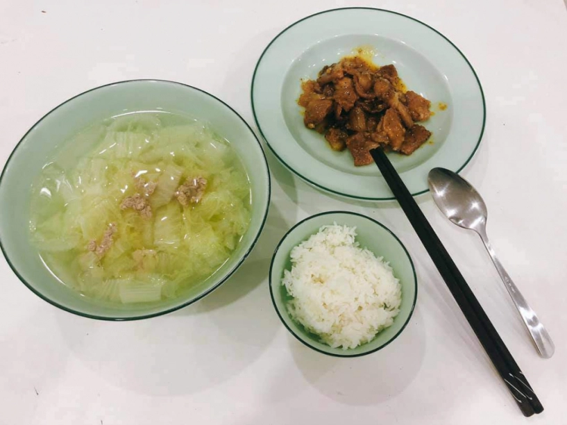 Bị thương khâu 20 mũi bạn thân trấn thành vẫn lết vào bếp bất ngờ phản ứng của dân mạng - 3