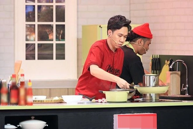 Bị thương khâu 20 mũi bạn thân trấn thành vẫn lết vào bếp bất ngờ phản ứng của dân mạng - 9
