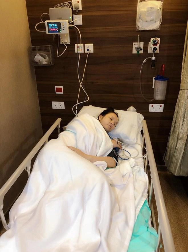 Bộ dạng lý nhã kỳ đi mua đồ ăn vỉa hè sau khi ốm liệt giường khiến fan thương xót - 1