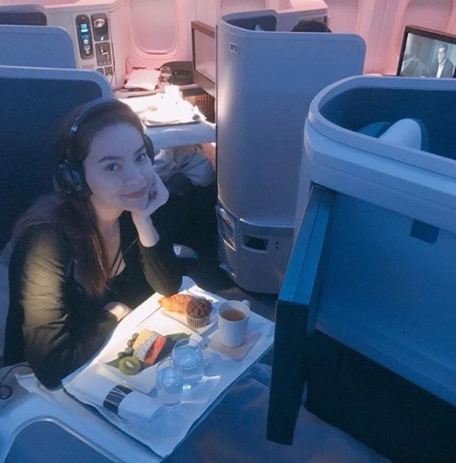 Bữa ăn xa xỉ của sao việt trên máy bay nhìn người cuối cùng mới thấy sang chảnh cỡ nào - 1