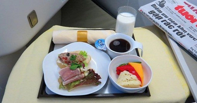 Bữa ăn xa xỉ của sao việt trên máy bay nhìn người cuối cùng mới thấy sang chảnh cỡ nào - 8