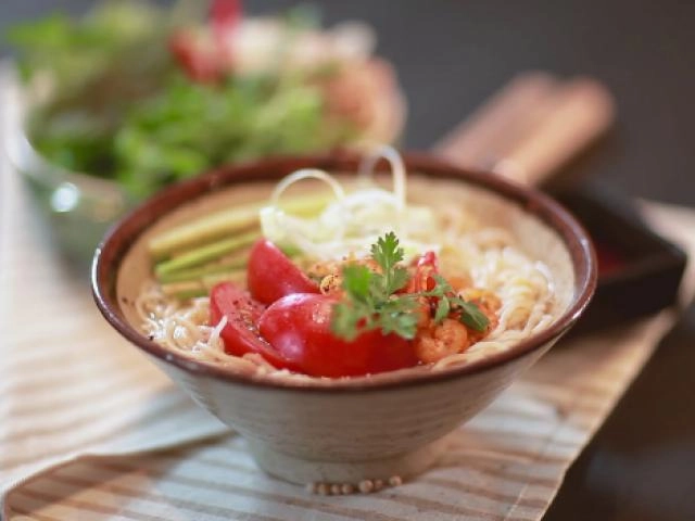 Ca sĩ bích phương gọi chồng về ăn cơm hàng nghìn thanh niên đổ xô vào nhận vơ - 21