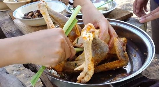 Cách làm gà hấp bia ngọt thanh cho bữa tối ngon miệng - 3