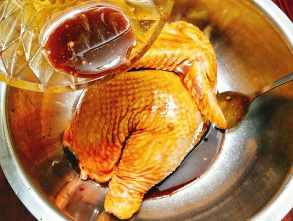 Cách làm gà nướng mật ong ngon giòn dai - 2