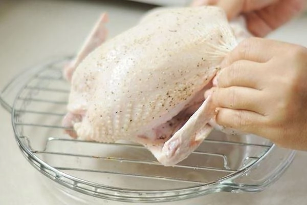 Cách làm gỏi gà với hành tây thơm ngon thịt ngọt the the của hành - 1