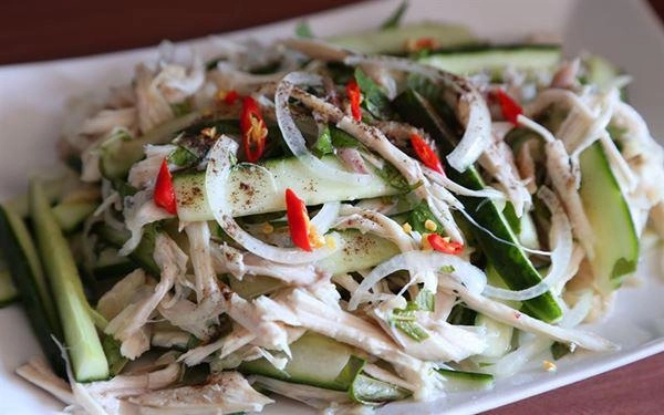 Cách làm gỏi gà với hành tây thơm ngon thịt ngọt the the của hành - 8
