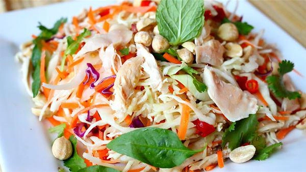 Cách làm gỏi gà với hành tây thơm ngon thịt ngọt the the của hành - 12