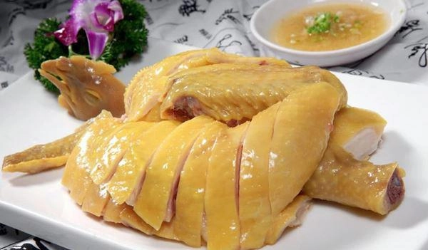 Cách luộc gà ngon da vàng giòn ngọt thịt hấp dẫn nhất - 3