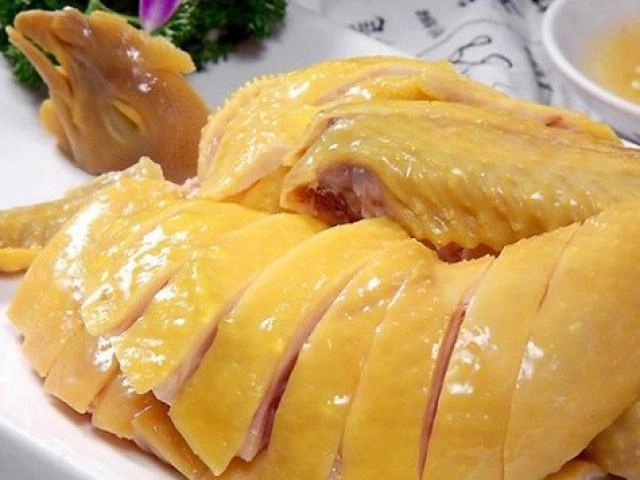 Cách luộc gà ngon da vàng giòn ngọt thịt hấp dẫn nhất - 6