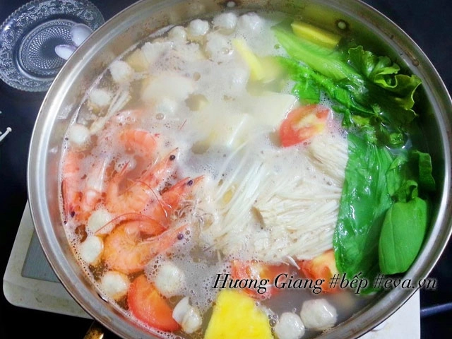 Cách nấu lẩu hải sản ngon đơn giản - 6