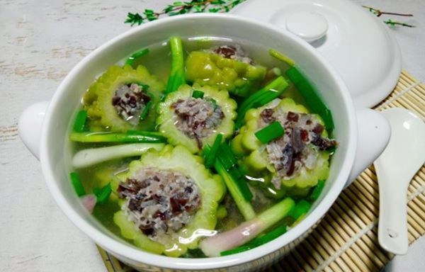 Canh khổ qua nhồi thịt ngon khó cưỡng với vị đắng nhẹ đặc trưng - 1