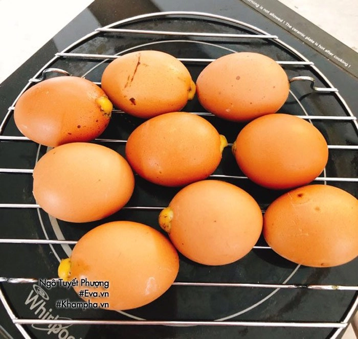 Chán luộc đem trứng gà nướng lên thơm nức mũi cả nhà ăn 1 lại muốn ăn 2 - 2