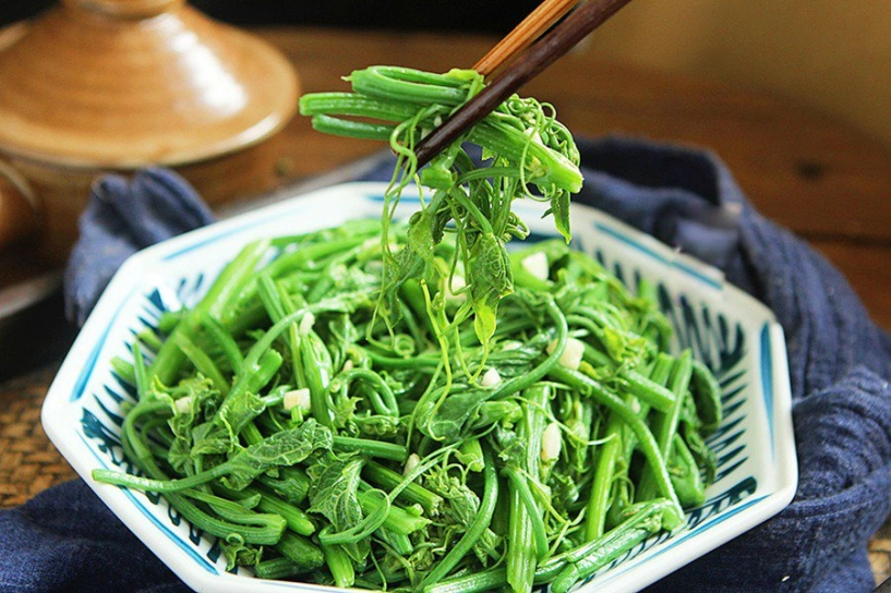 Chỉ cần 2 thao tác này ngọn su su xào tỏi vừa xanh vừa giòn hàng quán cũng thua - 5