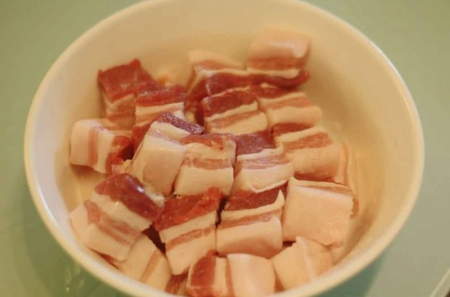 Chỉ với cách đơn giản này thịt kho mềm không béo lại có màu đỏ đẹp - 1